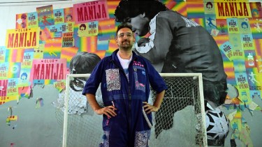 Santiago Spigariol, el artista de Viedma que convirtió su admiración por Maradona en arte colectivo