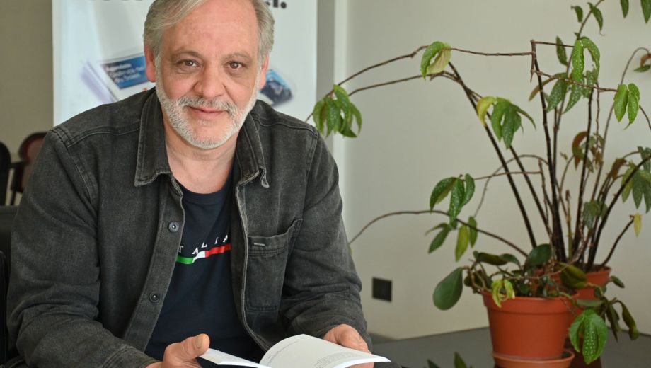 David Varano llevó a papel muchas de las historias de estos 10 años del taller. Foto: Alfredo Leiva