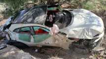 Imagen de Un Ferrari despistó y chocó contra un árbol en San Martín de los Andes: dos personas fueron hospitalizadas