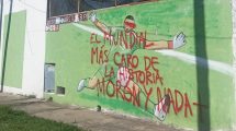 Imagen de Vandalizaron murales de la Selección Argentina con mensajes en contra de Chiqui Tapia
