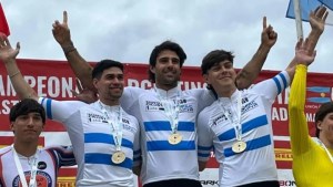 Del auto a la bici: Manu Urcera logró un título histórico en ciclismo