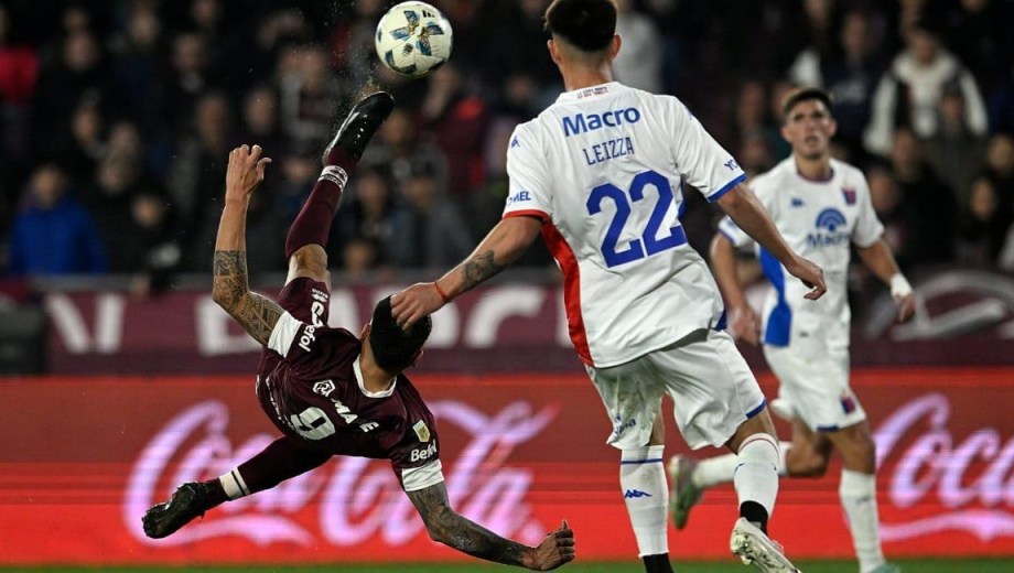 Walter Bou, que en 2024 fue nominado al Puskas por un gol ante Tigre, sería suplente.