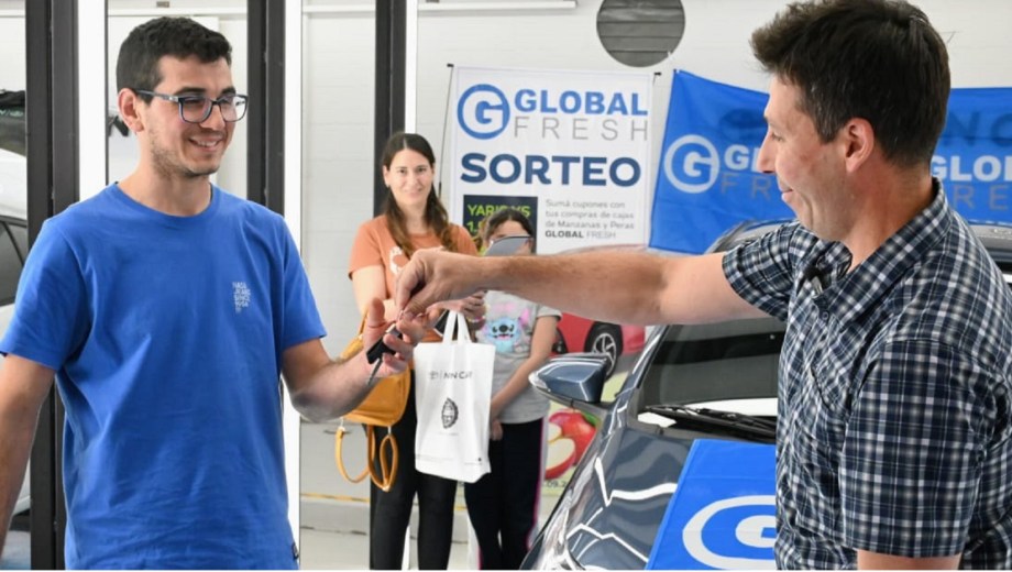 Gastón, el ganador de un Toyota Yaris. (Foto: Flor Salto).