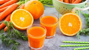 Licuado de naranja y zanahoria, la opción saludable para empezar el día con energía