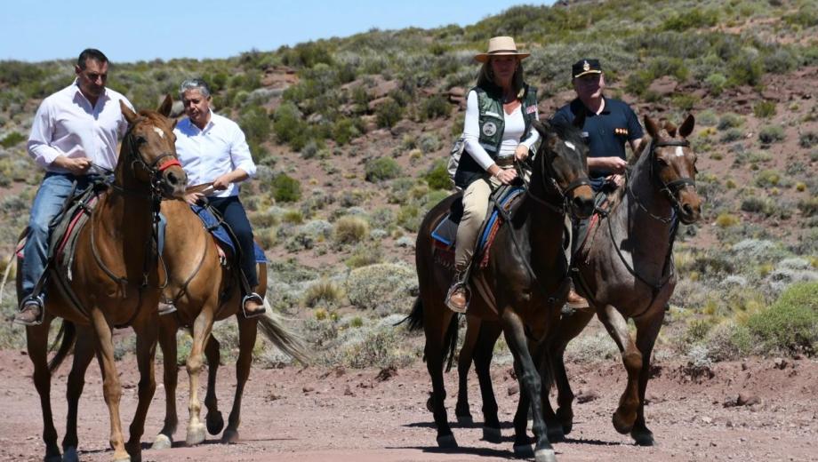 El gobernador Rolando Figueroa hizo el honor de iniciar la veranada de un piño desde Los Chiuidos (Neuquén informa)