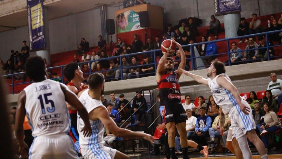 Nico Paletta volvió a ser el máximo anotador del equipo rionegrino. (Fotos Marcos Aramburu)