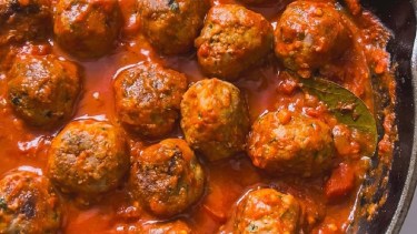 ¡Tiembla el pan!: cómo hacer albóndigas en salsa de tomate