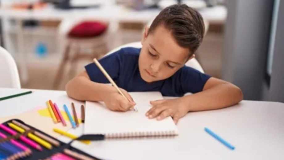 ANSES: Ayuda escolar anual.-