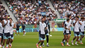 20 mil personas acompañaron a la Selección Argentina en la práctica abierta: el probable equipo vs. Angola