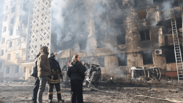 Al menos 25 muertos en Ucrania por un bombardeo masivo: Volodimir Zelenski pidió sanciones efectivas contra Rusia