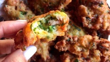 Cómo hacer unos buñuelos de espinaca y portobellos súper crocantes