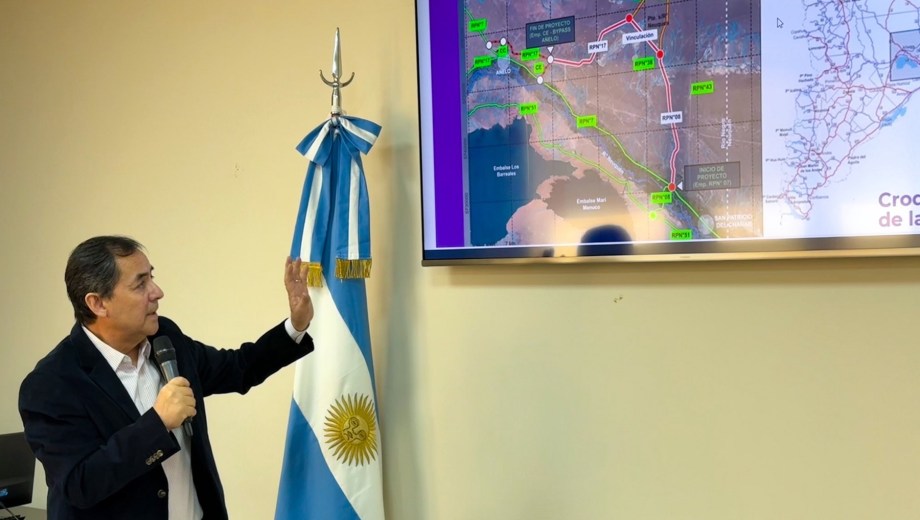 El diputado Ernesto Novoa explicó el proyecto para financiar el bypass de Añelo. Foto: gentileza.