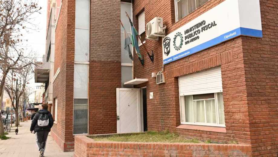 Entró por un ventiluz con un cuchillo y atacó a su expareja en Cipolletti: le colocarán una tobillera electrónica. Foto: Archivo