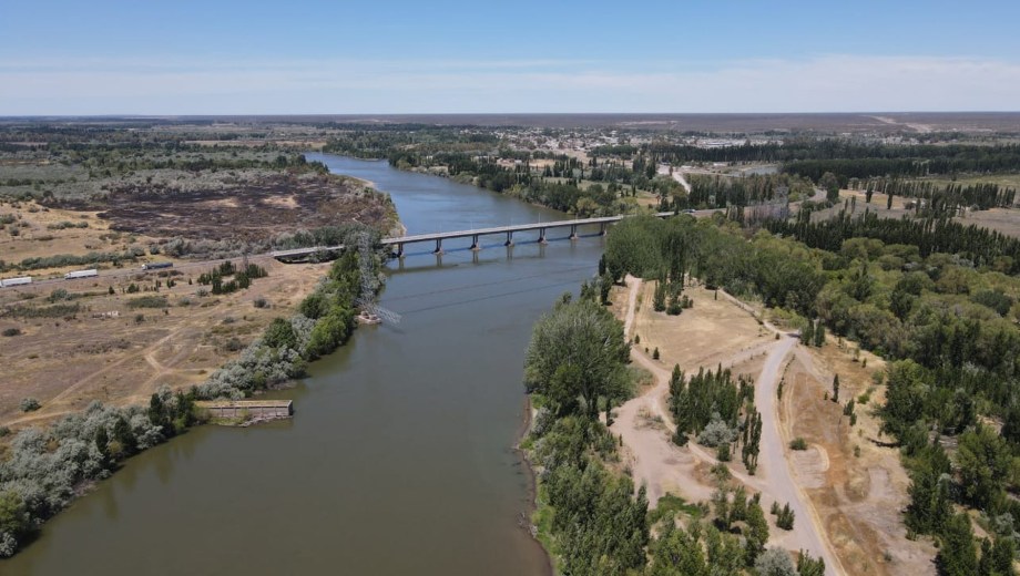 Aparecieron dos cuerpos en el río Negro. Foto: Juan Thomes