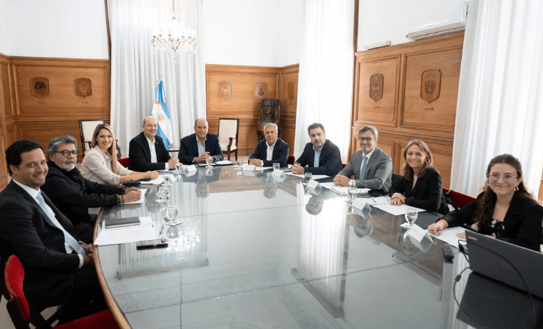 El Consejo de Mayo y un encuentro clave antes de la presentaciones en el Congreso. Foto: Gentileza NA. 