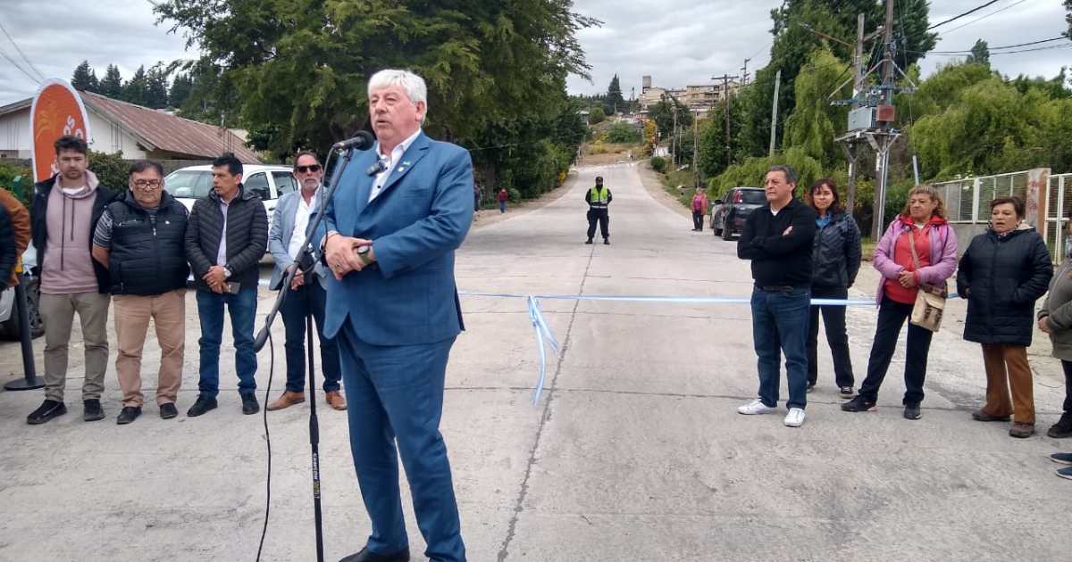 Cortés propone pavimentar accesos a barrios del Oeste en Bariloche