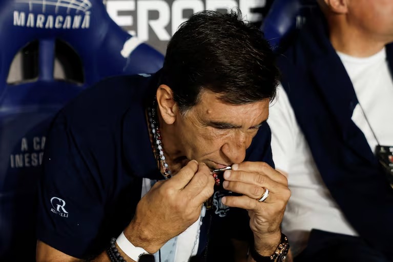 Gustavo Costas remarcó que Racing debe apostar por ganar el campeonato.