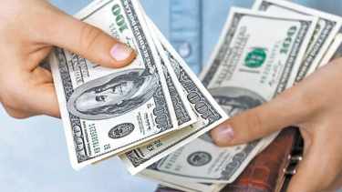 ¿Faltan o sobran dólares?: los tres datos clave que el Indec publica hoy sobre la economía nacional