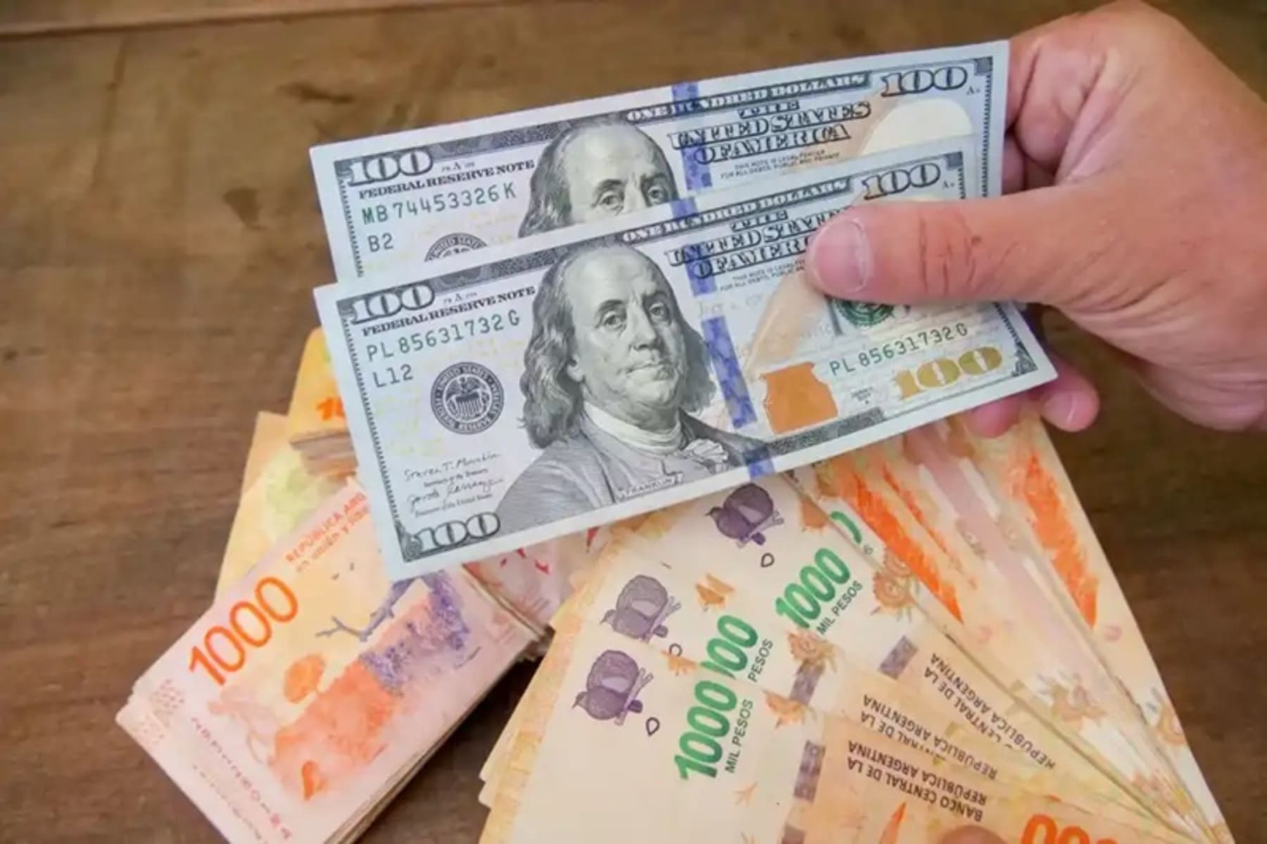 Dólar oficial y blue: precios actualizados y el mercado cambiario del 10 de noviembre 2025