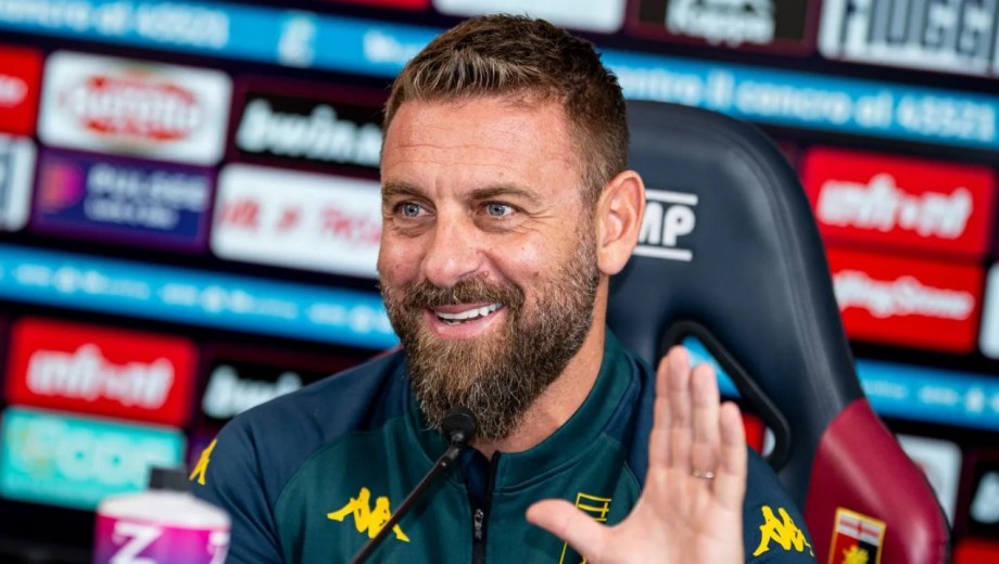 Daniele De Rossi fue presentado como entrenador del Genoa.