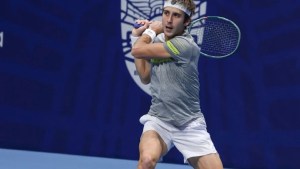 Tomás Etcheverry luchó y se llevo un importante triunfo en su debut en el ATP 250 de Atenas