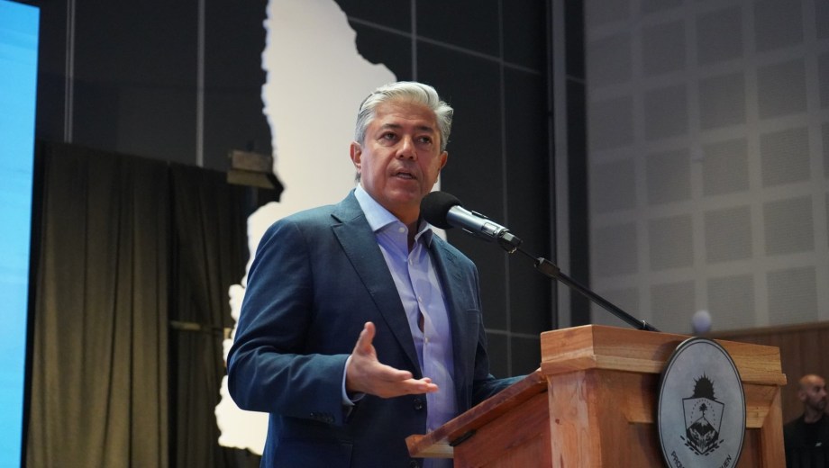 El gobernador Rolando Figueroa en la apertura del Congreso de Turismo. Foto: gentileza.