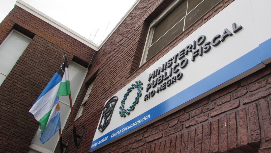 El incendio en calle Río Gallegos dejó dos víctimas fatales cuyos cuerpos fueron analizados por el Cuerpo Médico Forense.
