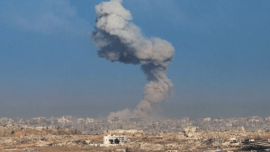 Suben a 33 los muertos por los ataques israelíes en Gaza desde que inició el alto al fuego