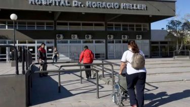 Murió un hombre en el acceso al hospital Heller de Neuquén: había sido reducido por la Policía