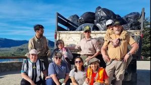 Operativo limpieza sobre la Ruta 40 en Neuquén: vecinos recorrieron 20 kilómetros para recolectar basura