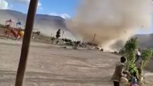 El dramático relato de una comerciante de Neuquén por el remolino de viento: «Me sacó todas las chapas»