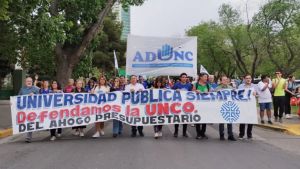 Escala el conflicto universitario: docentes de la UNCO anunciaron un paro de una semana para diciembre
