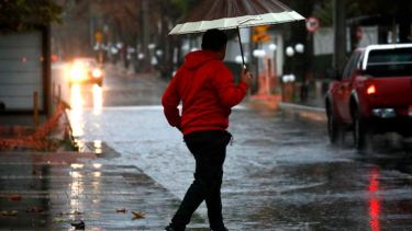 La alerta naranja por tormentas en Neuquén y Río Negro se pasó para este domingo: los peores horarios