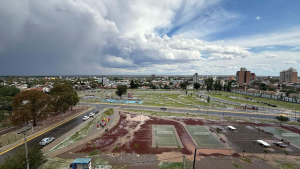 Tormenta fuerte con granizo y ráfagas de viento en Neuquén: las zonas más afectadas este lunes