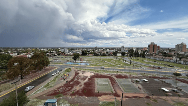 Tormenta fuerte con granizo y ráfagas de viento en Neuquén: las zonas más afectadas este lunes
