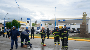Choque y derrame de combustible en Roca: bomberos limpiaron el lugar