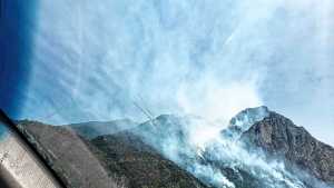 Avanza el incendio en Epuyén: el sector es riesgoso para los combatientes y convocaron a los medios aéreos