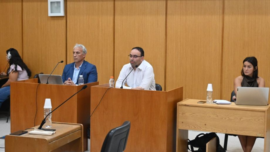 Comienza el juicio contra un anestesiólogo acusado por la muerte de Valentín Mercado en Roca. Foto: Juan Thomes. 