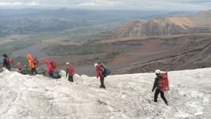 Exitoso rescate del andinista en el volcán Lanín: así fue el operativo que duró 12 horas, cómo está el montañista
