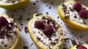 Mousse de limón helado, el postre más refrescante que vas a encontrar esta temporada