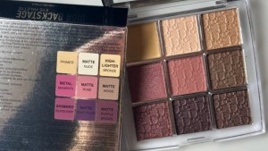 Maquillaje con brillo, nude y tonos cálidos: las paletas que marcarán tendencia esta Navidad