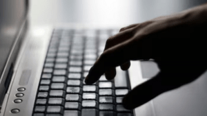 Tenían y distribuían material de abuso sexual infantil en el Alto Valle, fueron condenados