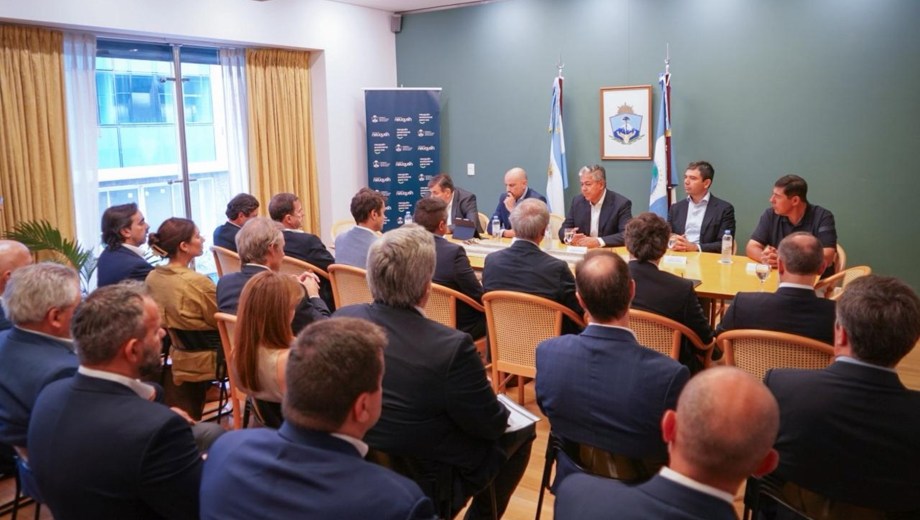 Figueroa reactivó la Mesa de Competitividad de Vaca Muerta y avanza con Nación en la baja de retenciones al petróleo convencional