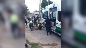Video | La nena atropellada por un patrullero en Plottier fue trasladada grave a Neuquén: ¿cuál es su estado de salud?