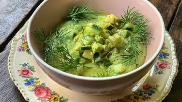 Qué se necesita para hacer una rica sopa fría de palta y pepino en 5 minutos