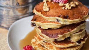 Pancakes de banana y chocolate súper esponjosos para el desayuno