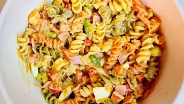 Ensalada de colores con fideos: rica y más que fácil