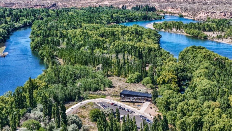 La península Hiroki permite visitarla caminando y observar la unión de los ríos Limay y Neuquén (Neuquéncapital)