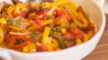 Imagen de Cómo hacer una deliciosa peperonata para acompañar con tostadas por Ximena Saenz
