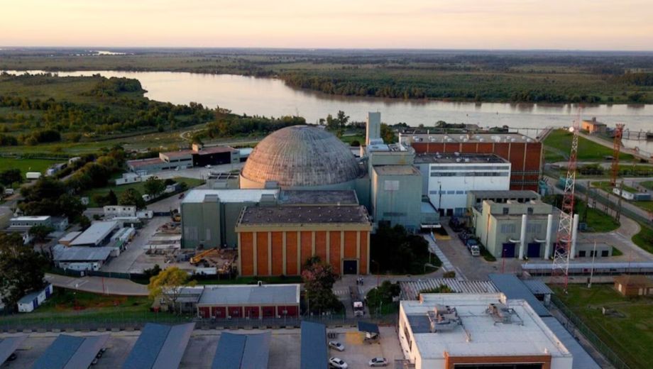 El Gobierno inició formalmente el proceso de privatización de la empresa que controla las centrales nucleares de Argentina